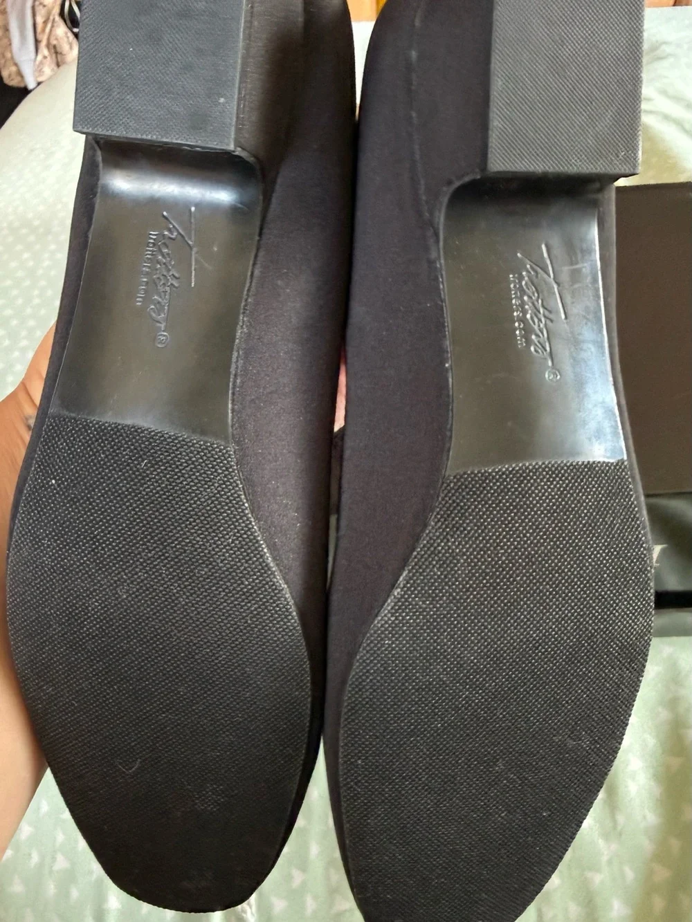 Trotters Women's Black Slip-On